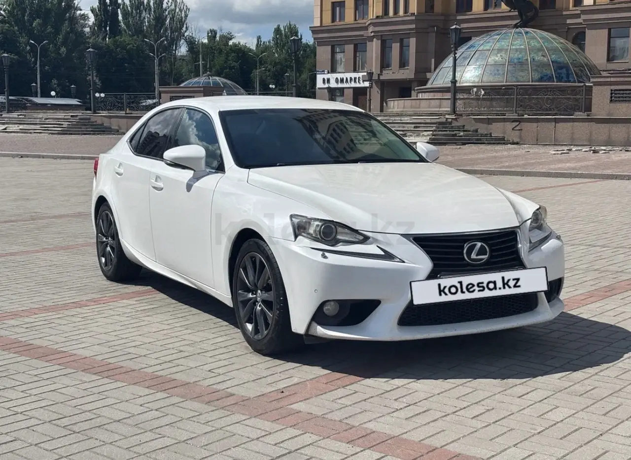Lexus is-250, 2014