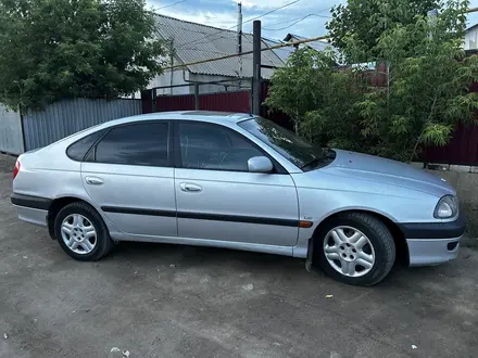 Toyota Avensis 2000 года за 2 700 000 тг. в Актобе – фото 2