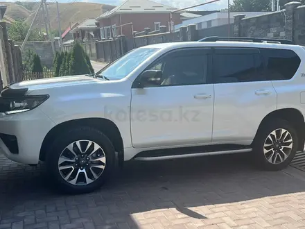 Toyota Land Cruiser Prado 2023 года за 30 700 000 тг. в Алматы – фото 16