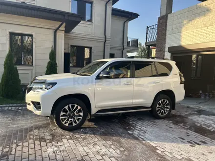 Toyota Land Cruiser Prado 2023 года за 30 700 000 тг. в Алматы – фото 3