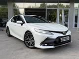 Toyota Camry 2021 года за 17 800 000 тг. в Шымкент