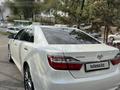 Toyota Camry 2018 года за 13 200 000 тг. в Алматы – фото 4