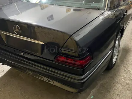 Mercedes-Benz E 200 1995 года за 2 100 000 тг. в Караганда – фото 12