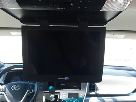 Toyota Sienna 2015 года за 11 000 000 тг. в Актау