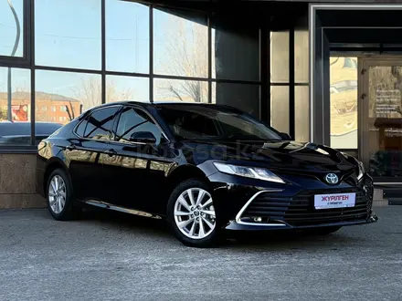 Toyota Camry 2023 года за 17 300 000 тг. в Семей – фото 3