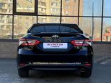 Toyota Camry 2022 года за 17 300 000 тг. в Семей – фото 5