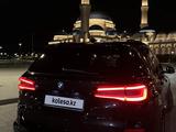 BMW X5 2022 года за 48 000 000 тг. в Астана – фото 2