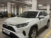 Toyota RAV4 2021 годаfor15 500 000 тг. в Астана