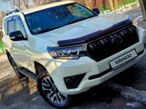 Toyota Land Cruiser Prado 2022 года за 26 300 000 тг. в Алматы