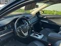 Toyota Camry 2014 года за 7 000 000 тг. в Актобе – фото 4