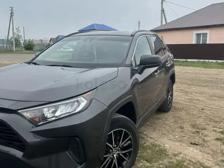 Toyota RAV4 2019 года за 12 500 000 тг. в Уральск – фото 28