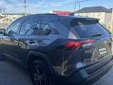 Toyota RAV4 2019 года за 12 500 000 тг. в Уральск – фото 4