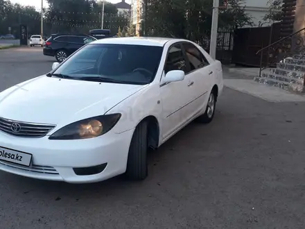 Toyota Camry 2005 года за 4 800 000 тг. в Уральск – фото 2