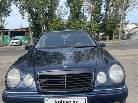 Mercedes-Benz E 320 1995 года за 3 000 000 тг. в Алматы