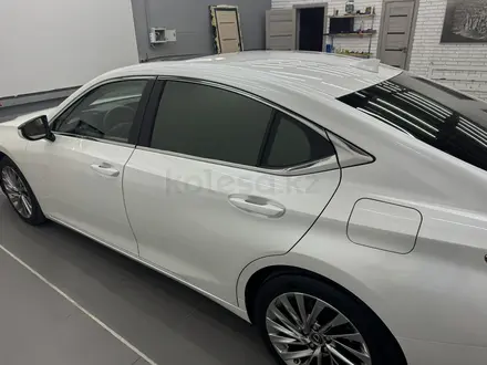 Lexus ES 300h 2023 года за 31 000 000 тг. в Астана – фото 5