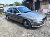 Opel Vectra 1997 года за 1 100 000 тг. в Усть-Каменогорск – фото 2