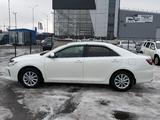 Toyota Camry 2014 года за 11 250 000 тг. в Караганда – фото 2