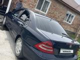 Mercedes-Benz C 200 2001 года за 1 700 000 тг. в Усть-Каменогорск – фото 2