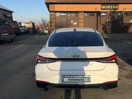 Hyundai Avante 2021 года за 11 300 000 тг. в Есик – фото 2