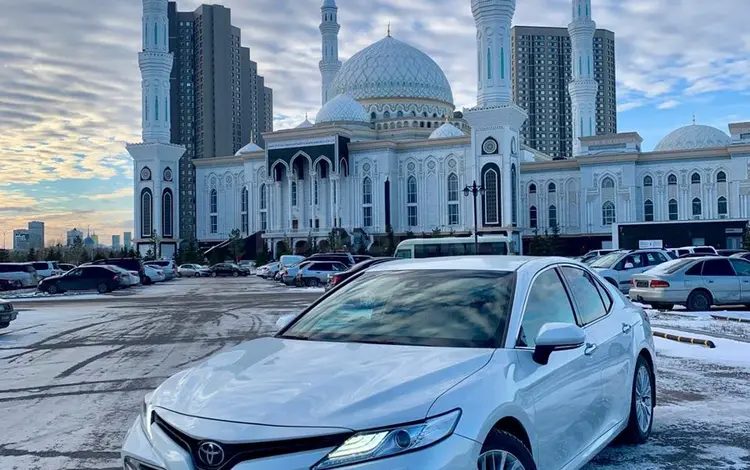 Toyota Camry 2018 года за 14 900 000 тг. в Астана