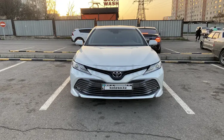 Toyota Camry 2020 годаfor14 000 000 тг. в Алматы