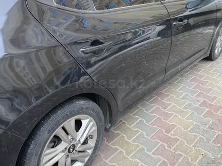 Hyundai Elantra 2018 года за 6 700 000 тг. в Актау – фото 3