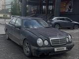 Mercedes-Benz E 200 1996 годаүшін1 800 000 тг. в Актобе – фото 2