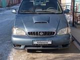 Kia Carnival 2000 годаүшін2 000 000 тг. в Тараз