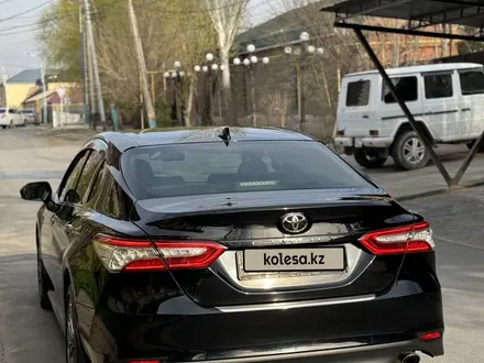 Toyota Camry 2021 года за 15 500 000 тг. в Кызылорда – фото 3