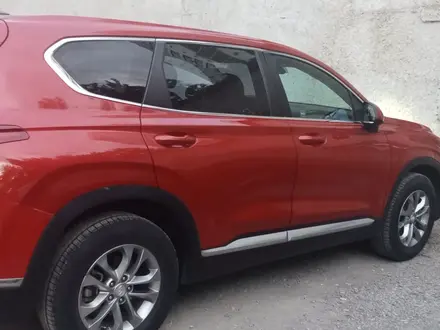 Hyundai Santa Fe 2019 года за 8 500 000 тг. в Актобе – фото 4