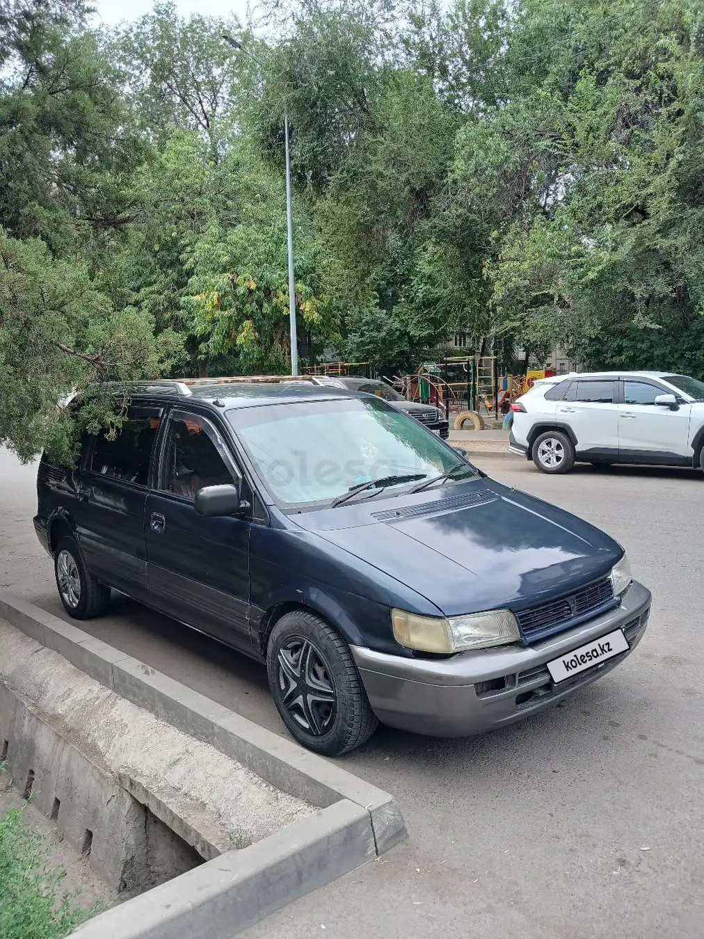 Mitsubishi Chariot, 1994
