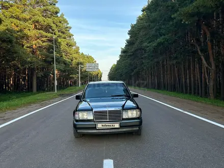 Mercedes-Benz E 200 1993 года за 2 100 000 тг. в Петропавловск – фото 2