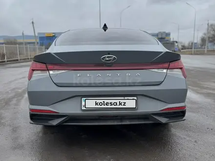 Hyundai Elantra 2020 года за 9 200 000 тг. в Караганда – фото 2