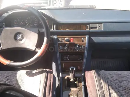 Mercedes-Benz E 200 1985 года за 700 000 тг. в Караганда – фото 6