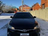 Toyota Camry 2015 года за 6 600 000 тг. в Актобе – фото 2