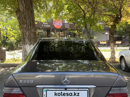 Mercedes-Benz E 220 1994 года за 2 500 000 тг. в Тараз – фото 15