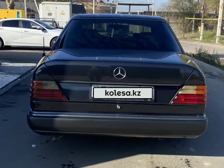 Mercedes-Benz E 230 1990 года за 2 100 000 тг. в Алматы – фото 11