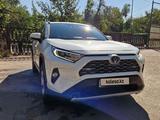 Toyota RAV4 2021 года за 22 000 000 тг. в Алматы – фото 4