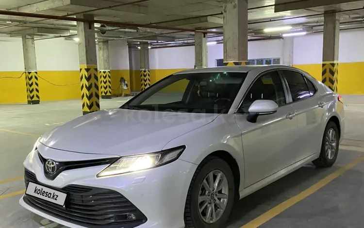 Toyota Camry 2019 года за 12 600 000 тг. в Астана