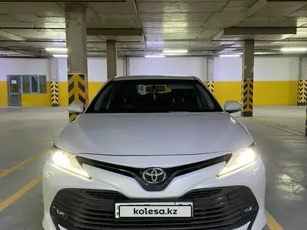 Toyota Camry 2019 года за 12 600 000 тг. в Астана – фото 2