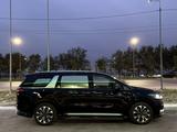 Kia Carnival 2023 года за 19 000 000 тг. в Алматы – фото 3