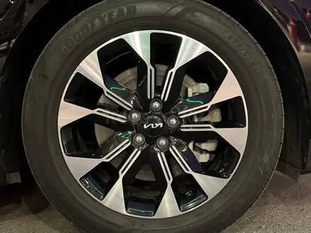 Kia Carnival 2023 года за 19 000 000 тг. в Алматы – фото 22