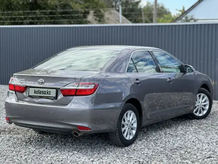 Toyota Camry 2015 года за 10 500 000 тг. в Актобе – фото 4