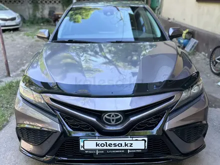 Toyota Camry 2021 года за 11 100 000 тг. в Алматы – фото 3