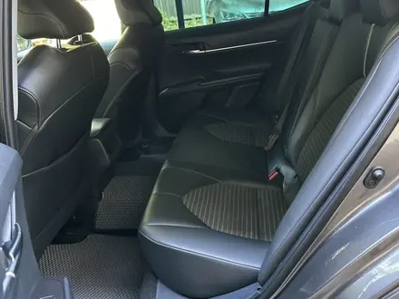 Toyota Camry 2021 года за 11 100 000 тг. в Алматы – фото 9