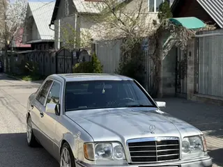 Mercedes-Benz E 320