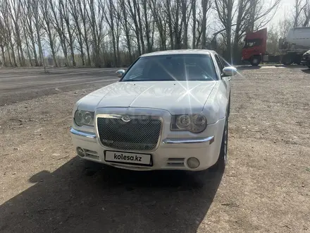 Chrysler 300C 2005 года за 5 500 000 тг. в Алматы – фото 2