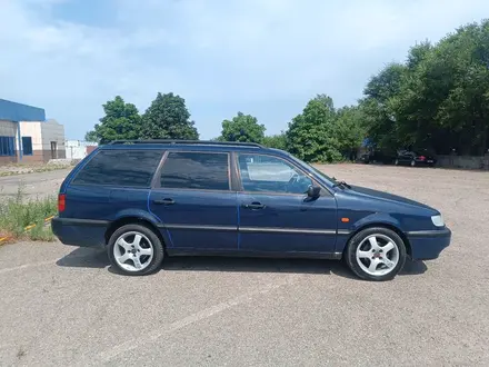 Volkswagen Passat 1994 года за 2 900 000 тг. в Есик – фото 4