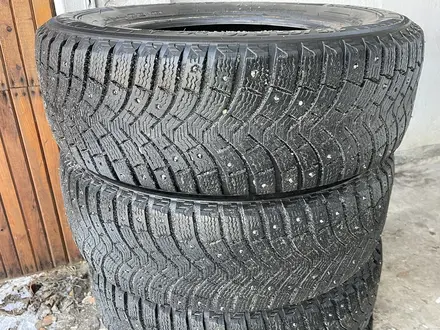 Michelin X-Ice 215 65 R16 зимняя шипы за 95 000 тг. в Алматы – фото 3