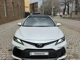 Toyota Camry 2022 года за 15 400 000 тг. в Уральск